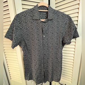 Slate & Stone Button Down Patterned Shirt Medium Blue Short Sleeve